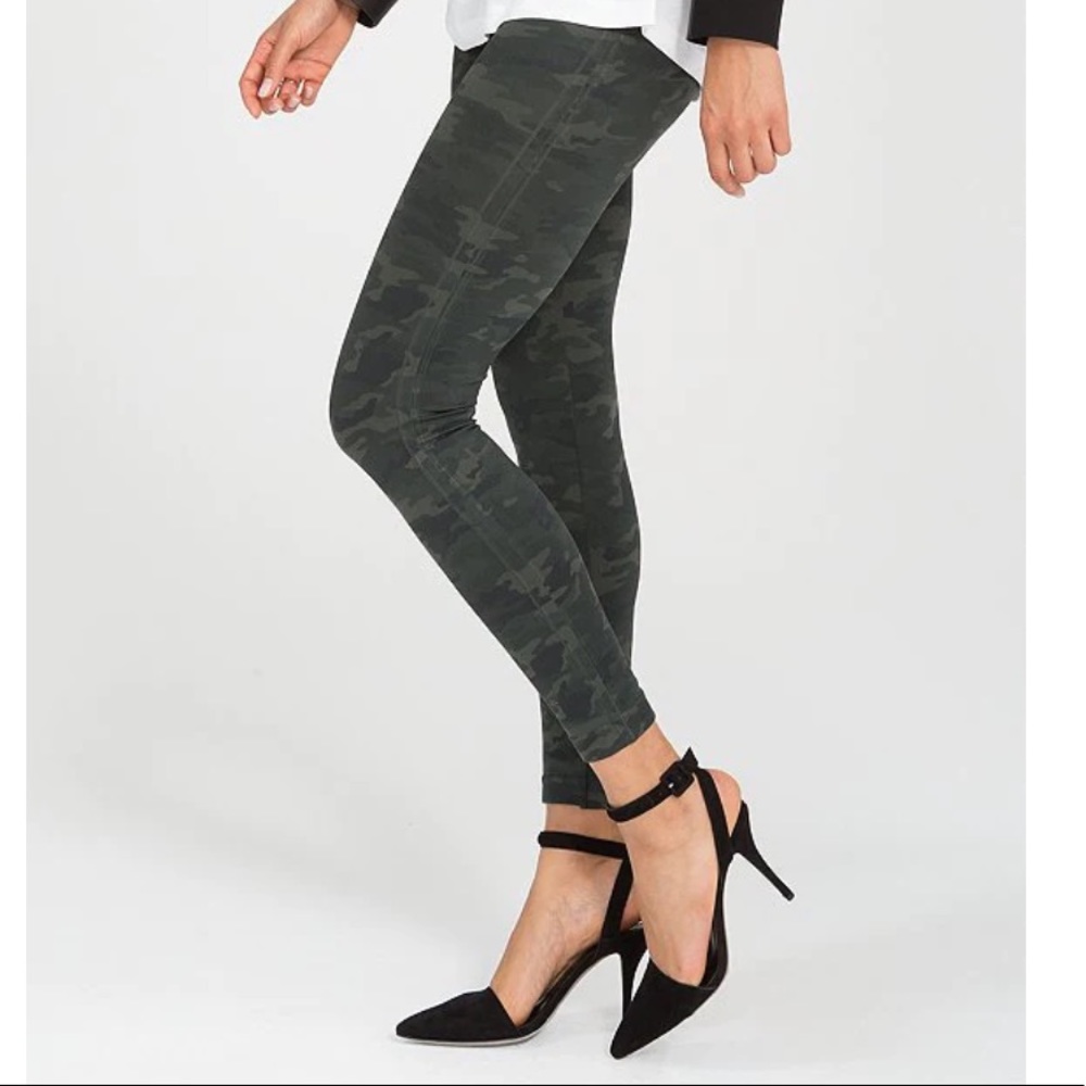 Spanx Green Black Camo Seamless Leggings Size XL